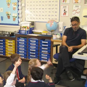 👷‍ During last term, Mr Hussain visited pupils in Reception, Year 1, and Year 2 to talk about his job as a civil engineer and project manager.🌍 He explained how important it is to choose the right materials when building—it's all about properties, purpose, and environmental impact.🖐️ The pupils got hands-on, exploring the school to spot different materials and they asked some brilliant questions. A big thank you to Mr Hussain for giving the children this wonderful opportunity!#RedHouseSchool #JuniorSchool #EducationalTalks #AnEducationEnjoyed #IndependentSchool #Norton