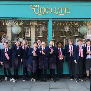 🌞 On our latest Wellbeing Walk the pupils made it all the way to @chocolattenorton in the village!🍦 Everyone enjoyed some delicious ice creams and treats in the sunshine on their walk back to school.🌸 It was the perfect chance for our pupils to soak up some nature, catch up with friends, and boost both their physical and mental wellbeing!#RedHouseSchool #Wellbeing #AnEducationEnjoyed #IndependentSchool #Norton